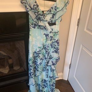 Stunning Lulus Maxi Dress!